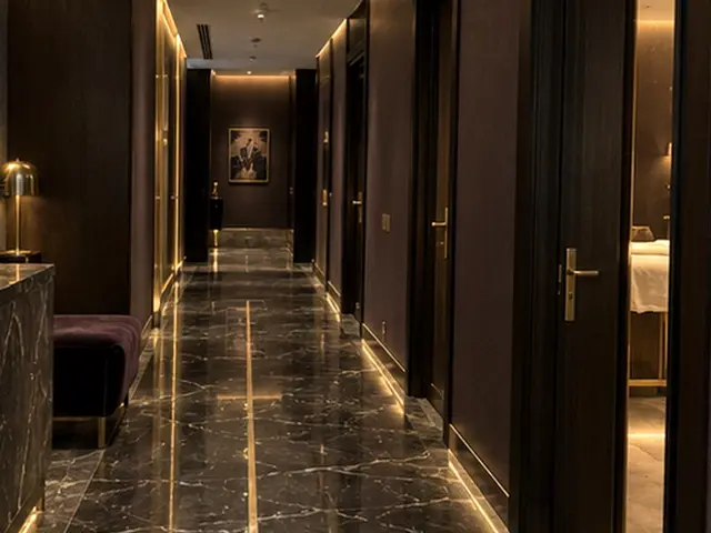 Koyu mermer zeminli, gizli ışıklı koridor — Hasköy, Masaj Salonun